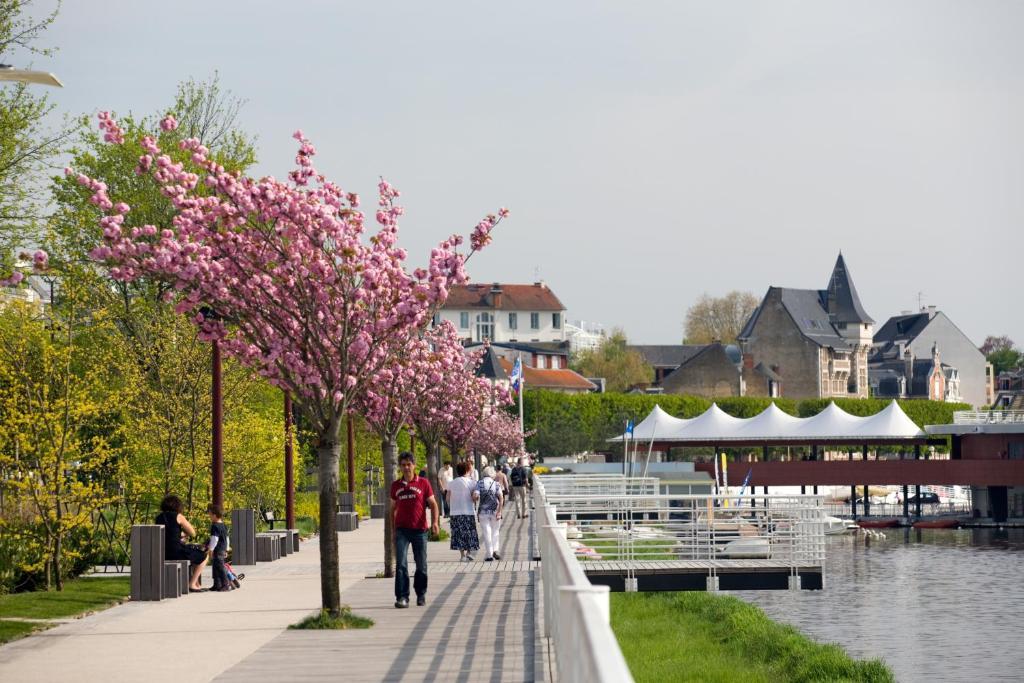 Hotel Des Thermes Les Domes Vichy Eksteriør bilde